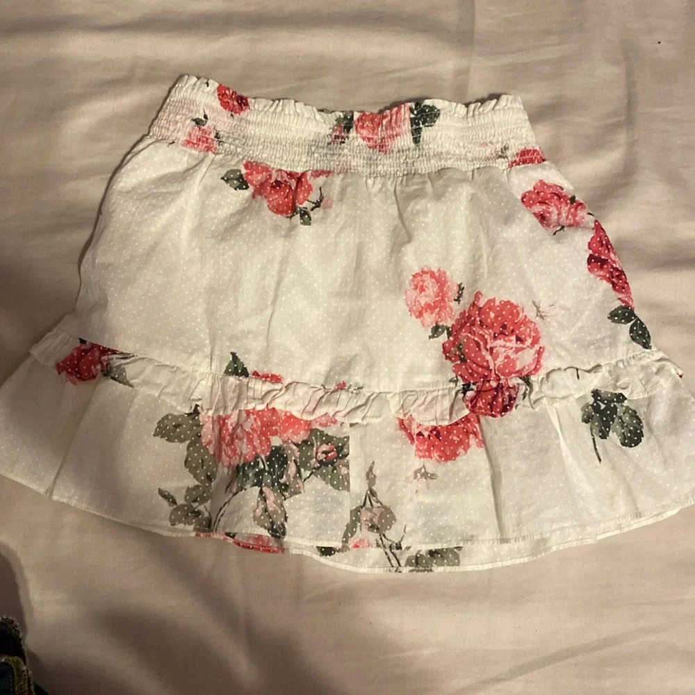 Loveshack fancy skirt size 8-9 yrs. Beautiful floral love shack fancy skirt. - Picture 1 of 2